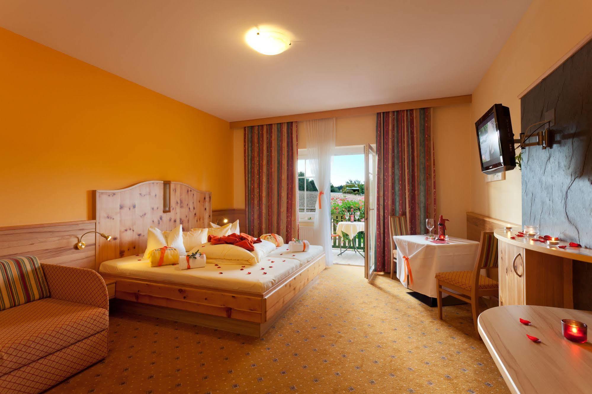 Thermenhotel Puchasplus Stegersbach Buitenkant foto